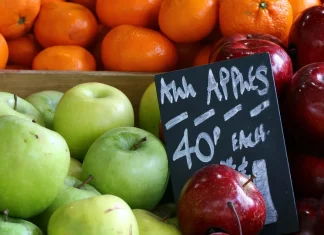 Tea, Apples, and Berries Could Stave Off Age-Related Memory Loss, Study Suggests